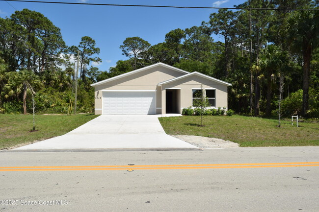 Building Photo - 1415 Gaynor Dr SW