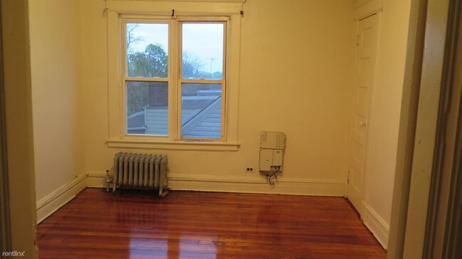 Building Photo - 4 br, 1 bath Apartment - 335 S 2nd Ave