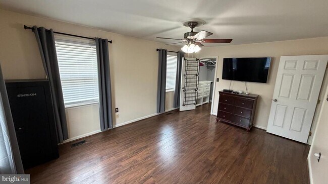 Building Photo - 75 Karen Ln