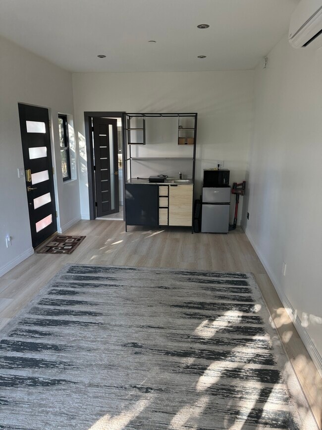 Building Photo - 2315 Loma Vista Pl