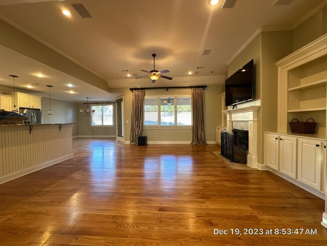 Building Photo - 5 Bedroom /4 Bath House in LAKELAND!!!