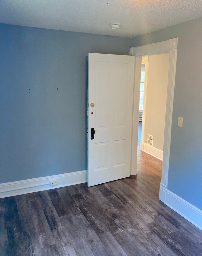 Building Photo - 205 E Sanborn St