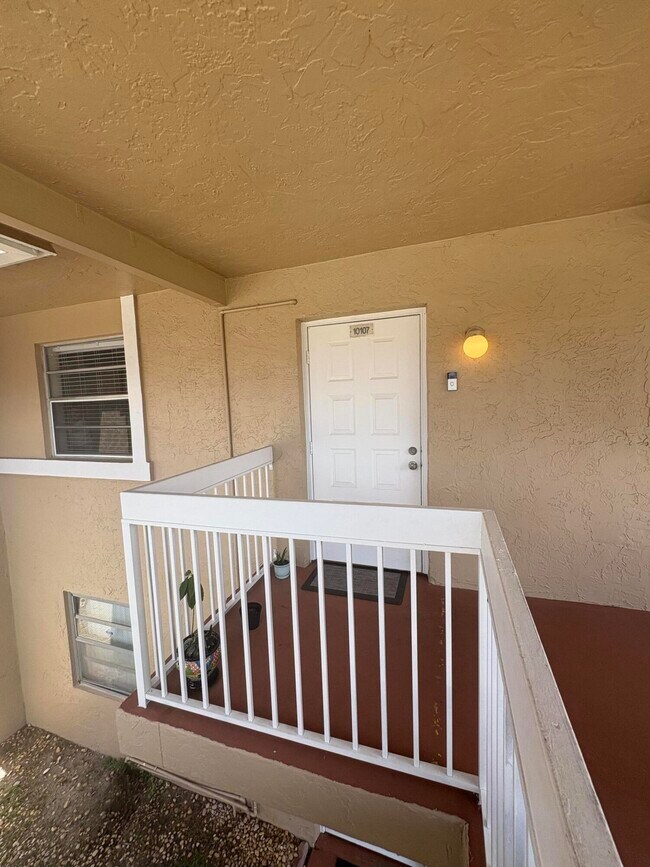 Foto del edificio - 10107 Twin Lakes Dr