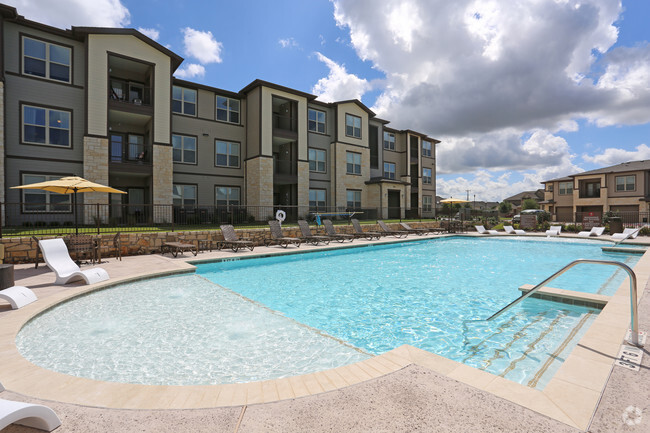 Vista a la piscina - The Curve at Crescent Pointe