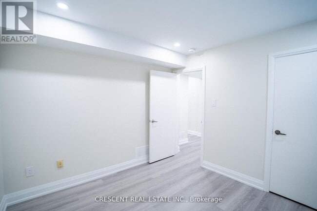 Building Photo - 19 Queen St W