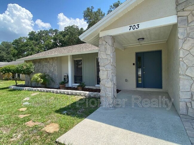 Building Photo - 703 Sandy Creek Dr