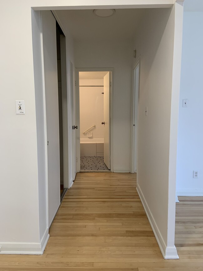 Building Photo - 3495 Rue de la Montagne