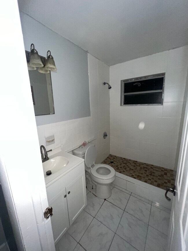 Building Photo - 624 Bayberry Dr