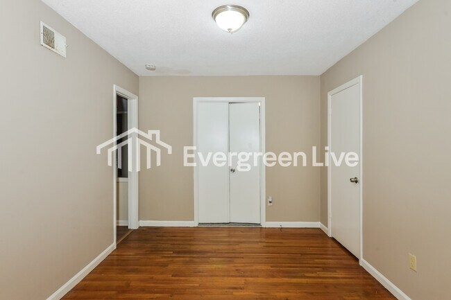 Foto del edificio - 5070 Quince Rd