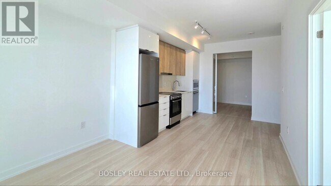 Photo du bâtiment - 9751 Markham Rd