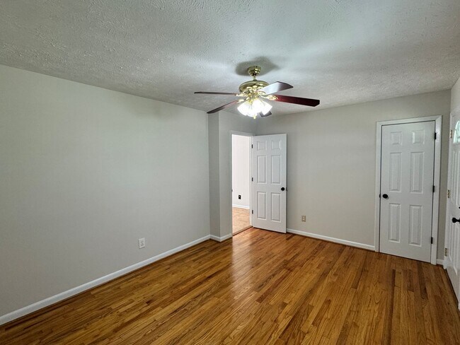 Building Photo - 4817 Hurley Dr