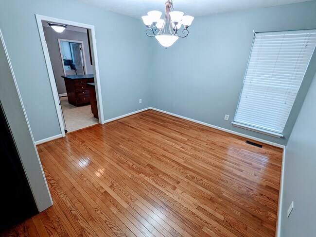 Dining Room - 506 Johnstown Dr