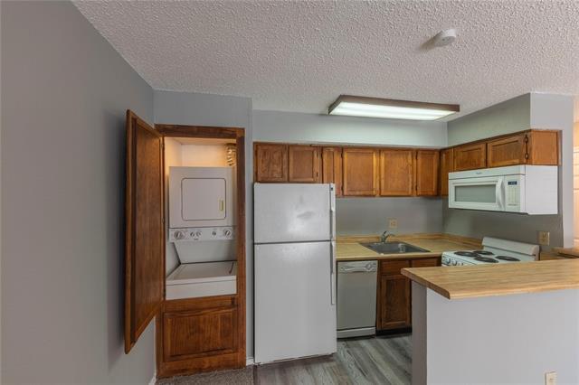 Foto del edificio - 9805 Walnut St