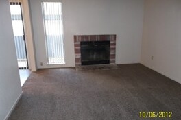 Sala de estar - Raintree Apartments