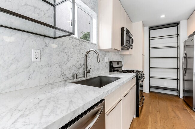 Foto del edificio - 938 N Croft Ave