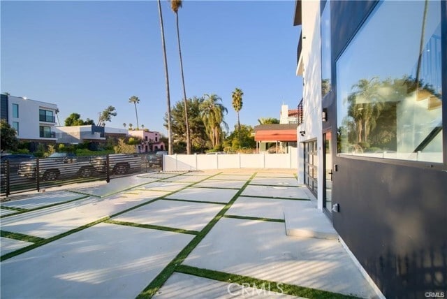 Foto del edificio - 618 Mariposa Ave
