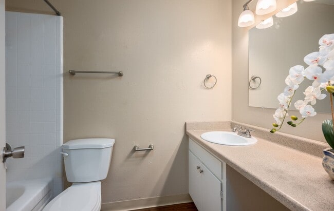 Interior Photo - River's Edge Apartments
