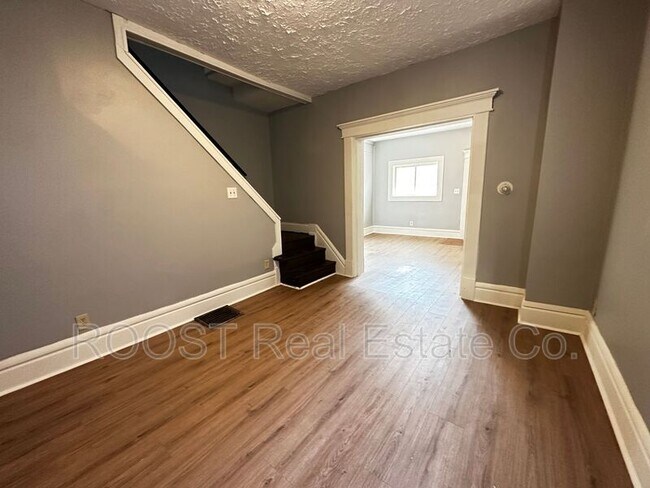 Building Photo - 97 Whitethorne Ave