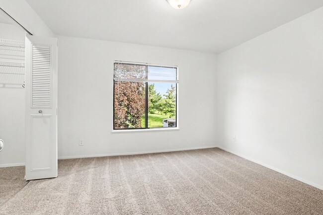 Building Photo - Pine Knoll Apartments