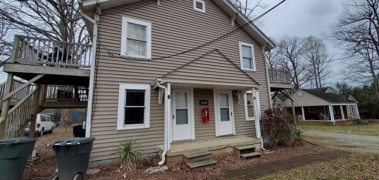 Primary Photo - 206 Charles Street