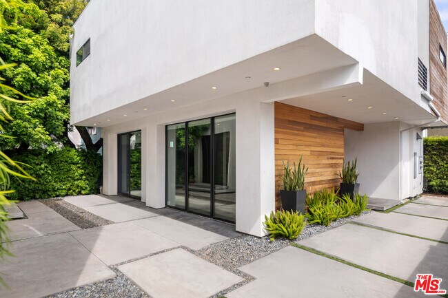 Foto del edificio - 516 Vernon Ave