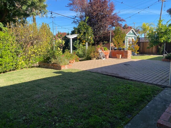 Foto del edificio - 1609 Blossom Hill Rd