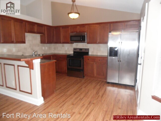 Building Photo - 4 br, 3 bath House - 1001 Dagen Lane
