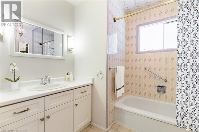 Building Photo - 249 W 33rd St