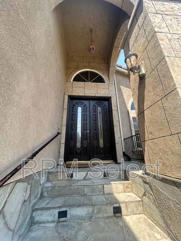 Building Photo - 2136 Fieldcrest Ave