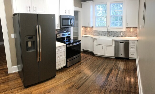 Foto del edificio - 241 Hampton Ave