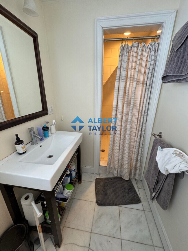 Foto del edificio - 44 Greycliff Rd