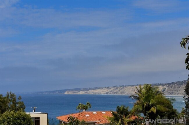 Foto del edificio - 7851 Hillside Dr
