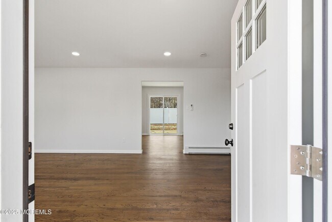 Building Photo - 501 Adolphus St