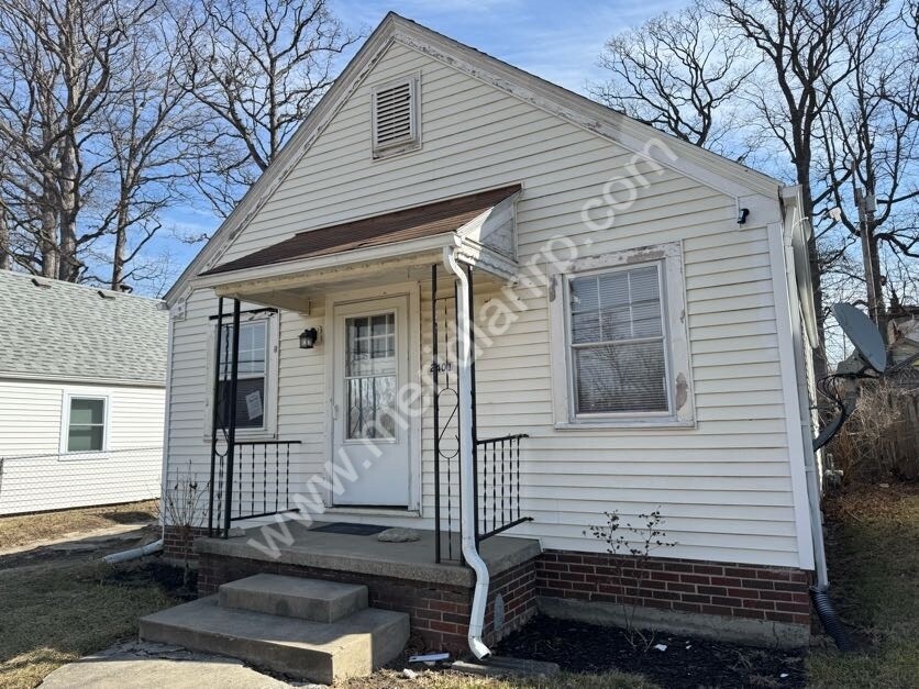 Primary Photo - 2401 Redwood Ave