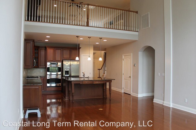 Building Photo - 3 br, 4 bath House - 186 Persimmon Circle