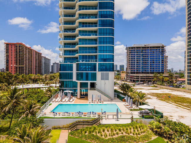 Building Photo - Château Beach