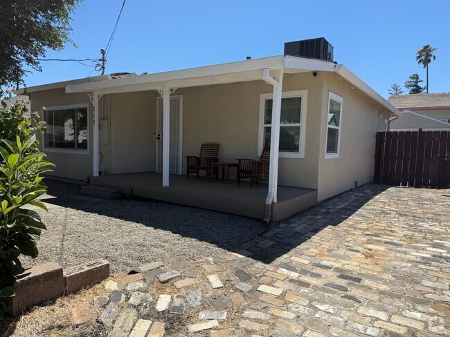 Building Photo - 213 W Ruby St