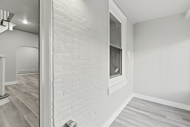 Building Photo - 662 N Yewdall St