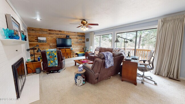 Building Photo - 27 Par Dr