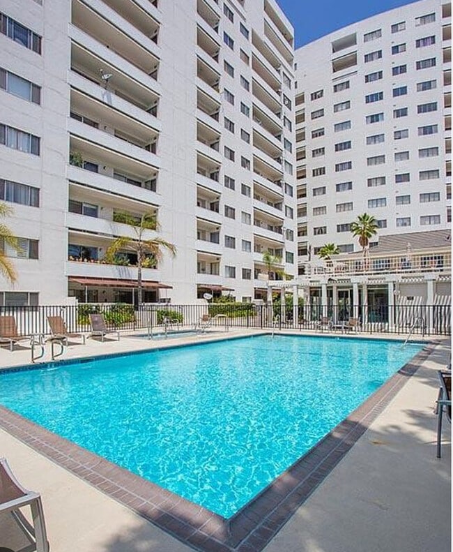 Foto del edificio - 7250 Franklin Ave