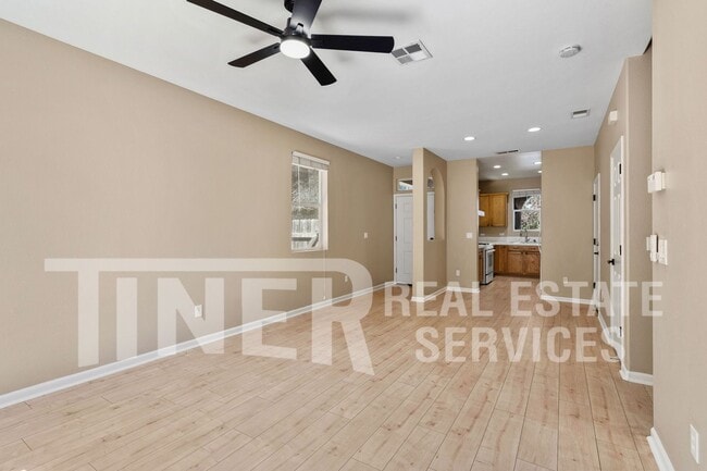 Foto del edificio - 2371 Snowberry Cir