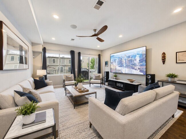 Building Photo - Philly Magazine-Featured Luxury 3 Bed Condo with Huge Roof Deck & Skyline Views