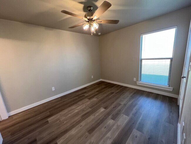 Building Photo - 2005 Corpus Ave