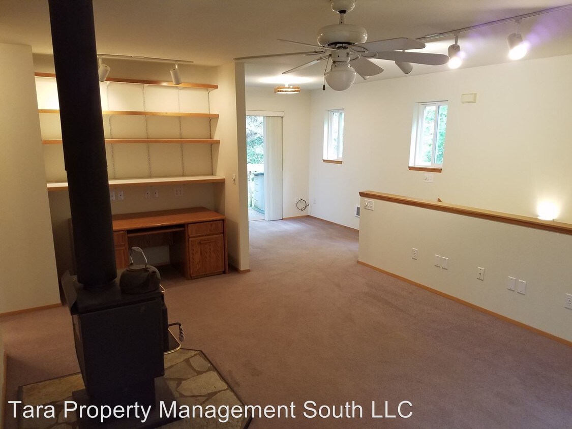 Primary Photo - 2837 Twin Pine Dr