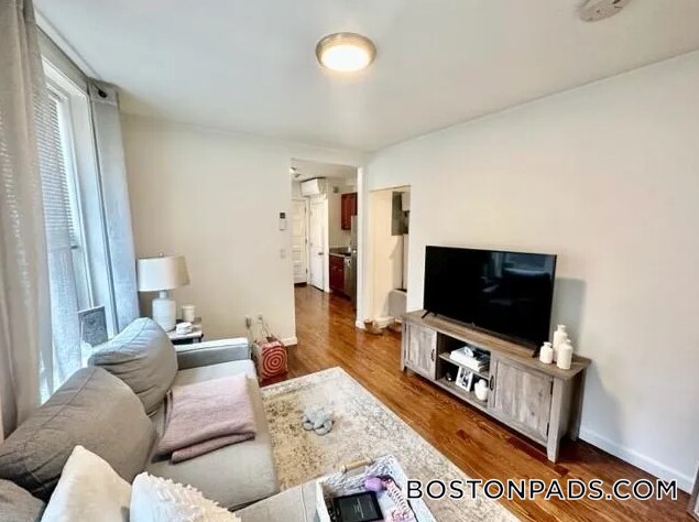 Foto del edificio - 4 Garden Ct St