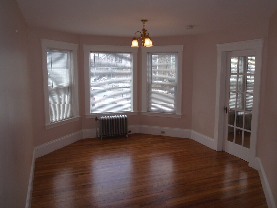 Primary Photo - 21 Waverly St