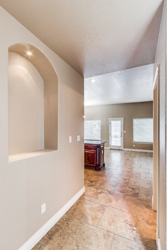 Building Photo - Home For Rent - Extraordinary Eastside Hom...