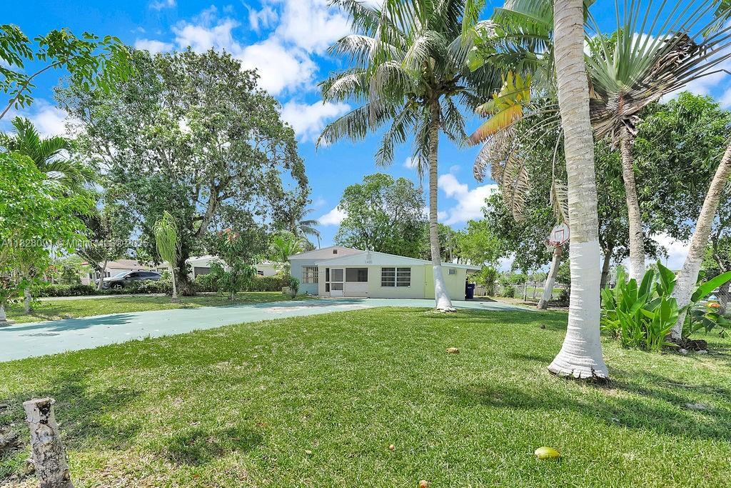 Foto principal - 1400 NE 173rd St