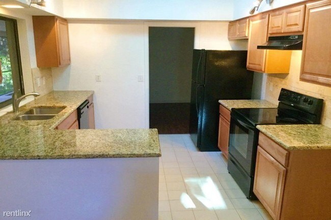 Foto del edificio - 74 Bay Woods Dr
