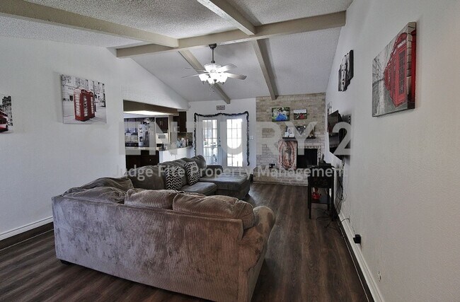 Foto del edificio - Nicely Updated 3/2/2 Home in Charming Arli...